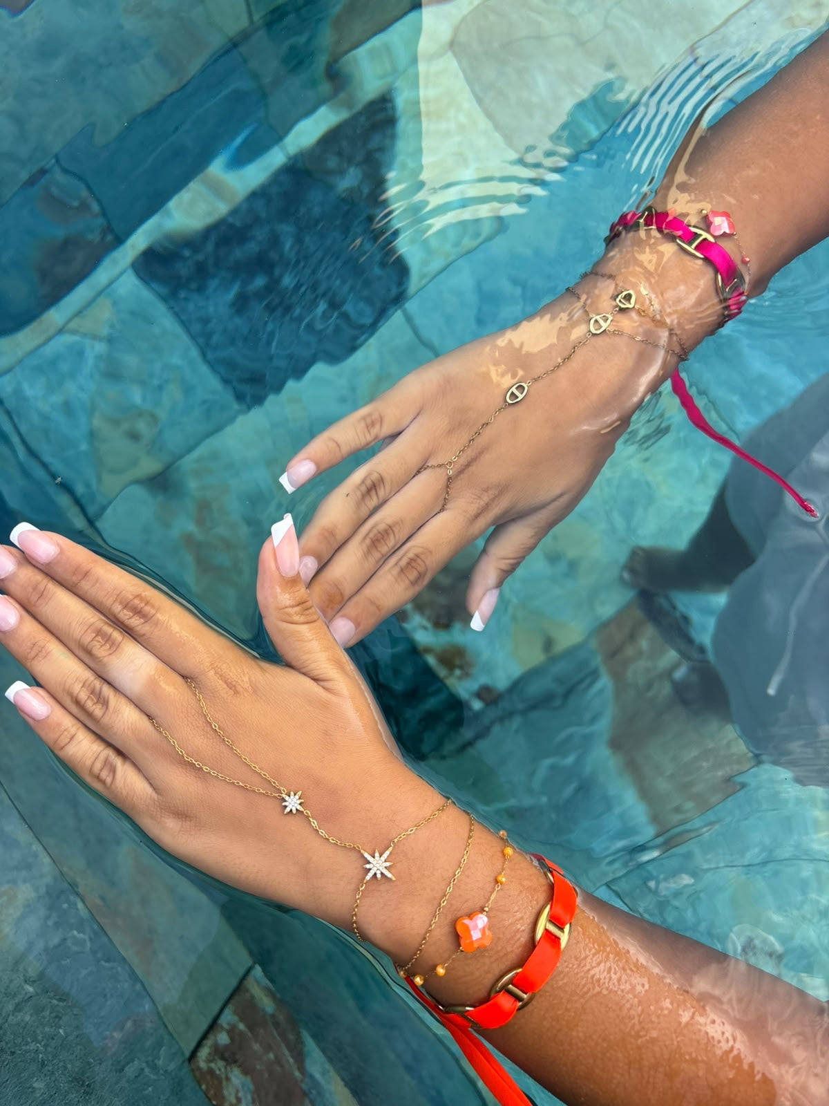 Éclat Corail – composition de 3 bracelets orange, perles corail et fleurs – NAMABIJOUX
